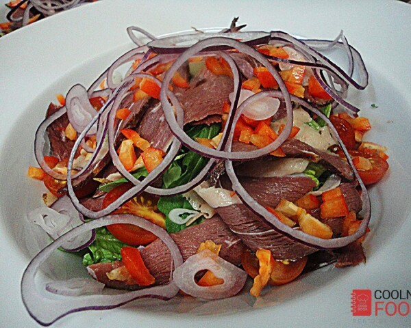 укладываем красный лук