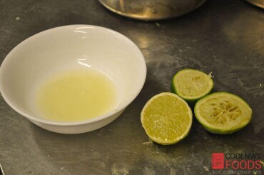 И сок лайма с лимоном. Подсластим по вкусу.