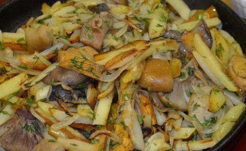 Жареный картофель с солеными грибами
