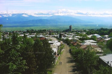 Вид на город Телави и Алазанскую долину.