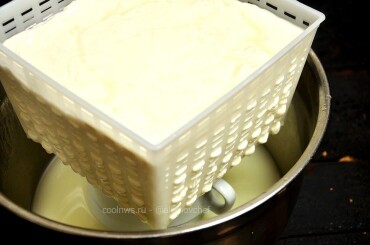 Сыр созревает в специальной форме