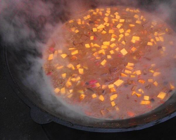 мясо с овощами в казане