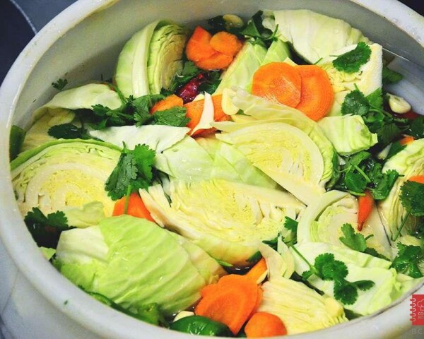 Бочку наполняем овощами до верху