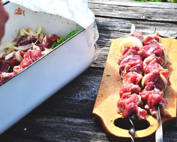 мясо шеи свиной на шампурах