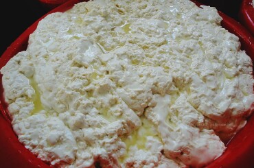 Вот это уже и есть молодой сыр, который можно сразу кушать, немного посолив! в Грузии он часто называется "Имеретинским", а в России - Адыгейский сыр, из которого далее производится Сулугуни.