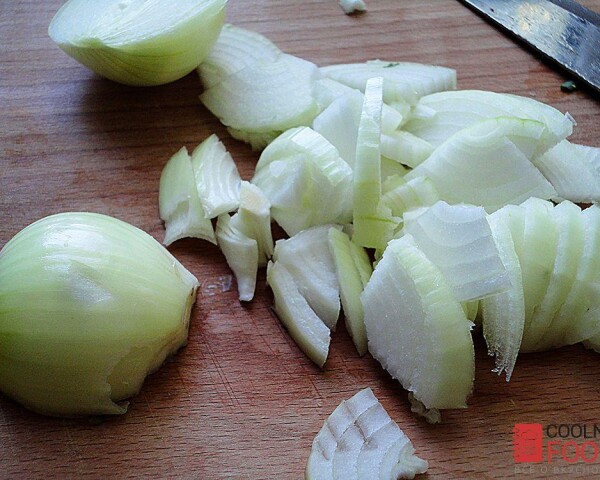 нарезаем репчатый лук