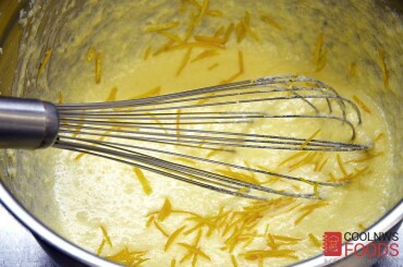 Добавить цедру апельсина и марципан в массу.