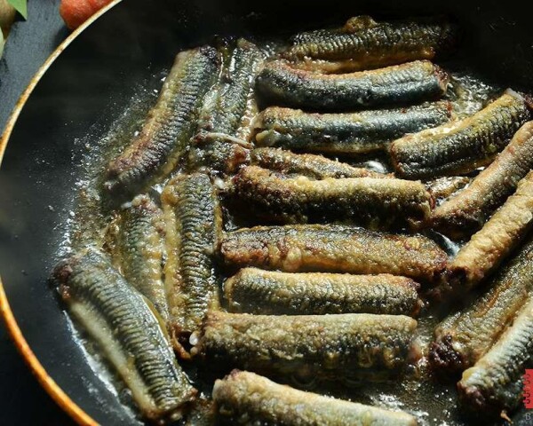 Обжариваем кусочки.